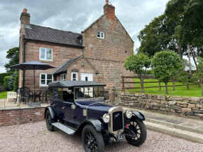 3 Bedroom Character Peak District Farmhouse Near Alton Towers, Polar Bears, Chatsworth House